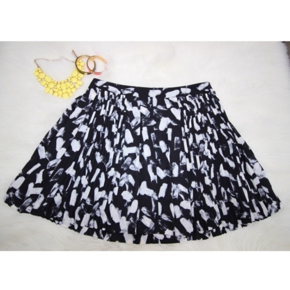 Like New Banana Republic Pleated skirt